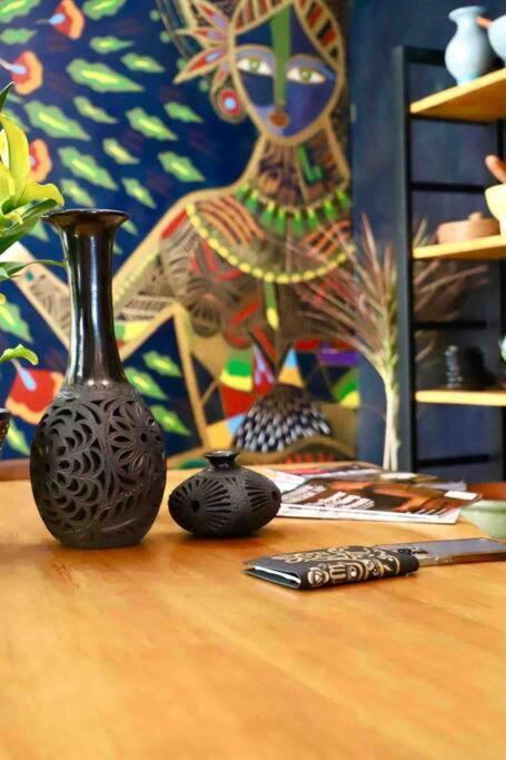 Hébergement de vacances Luxurious Mid Century Modern Folk Art