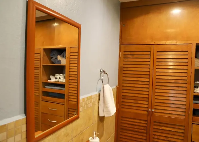 Luxurious Mid Century Modern Folk Art Home