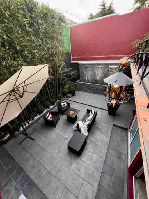 Сasa de vacaciones Luxurious Mid Century Modern Folk Art