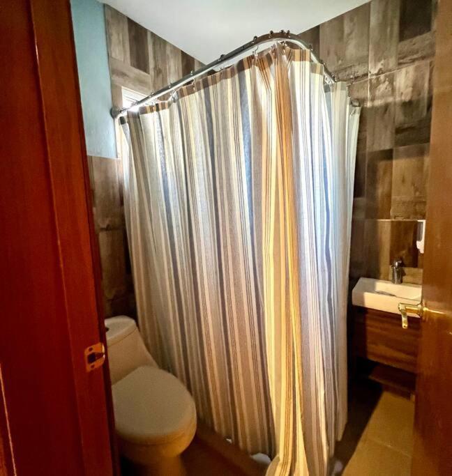 Luxurious Mid Century Modern Folk Art Сasa de vacaciones *