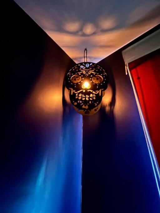 Сasa de vacaciones Luxurious Mid Century Modern Folk Art *