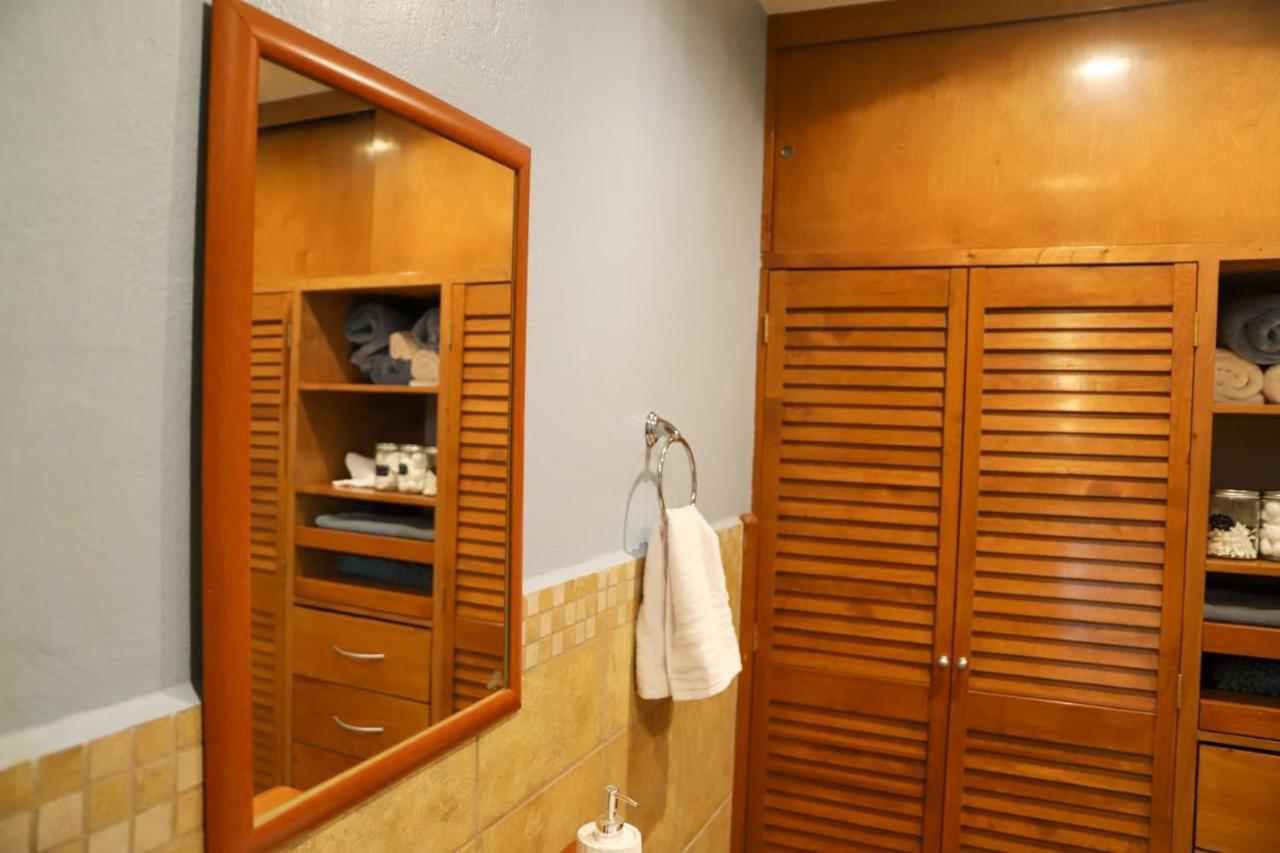 Luxurious Mid Century Modern Folk Art Сasa de vacaciones *